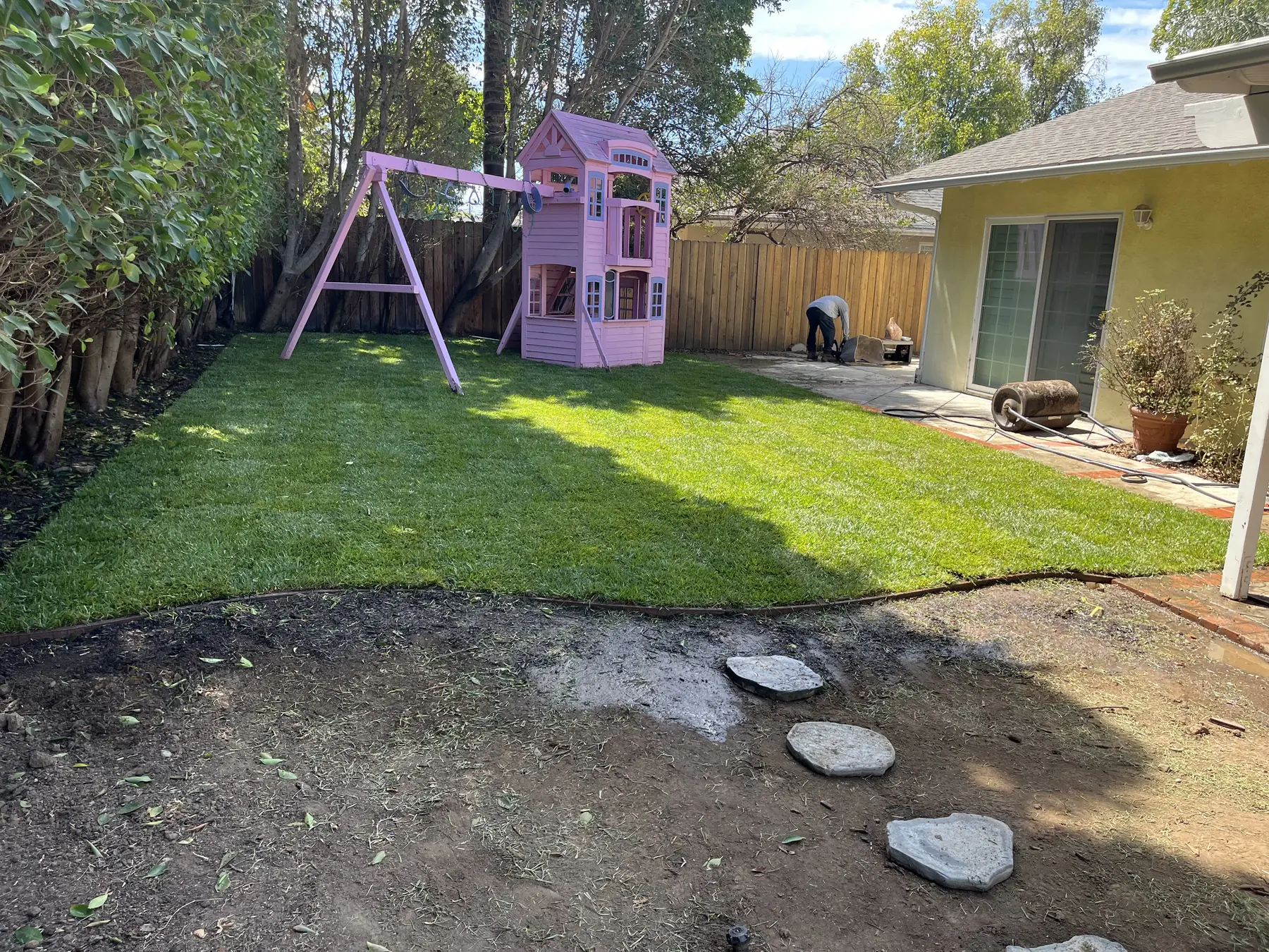 Front yard landscaping completed by Daniels Landscaping in the San Fernando Valley