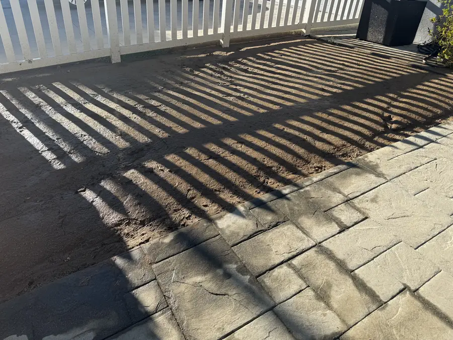 Cottage Front Yard Turf in Woodland Hills, CA before Daniels Landscaping started work